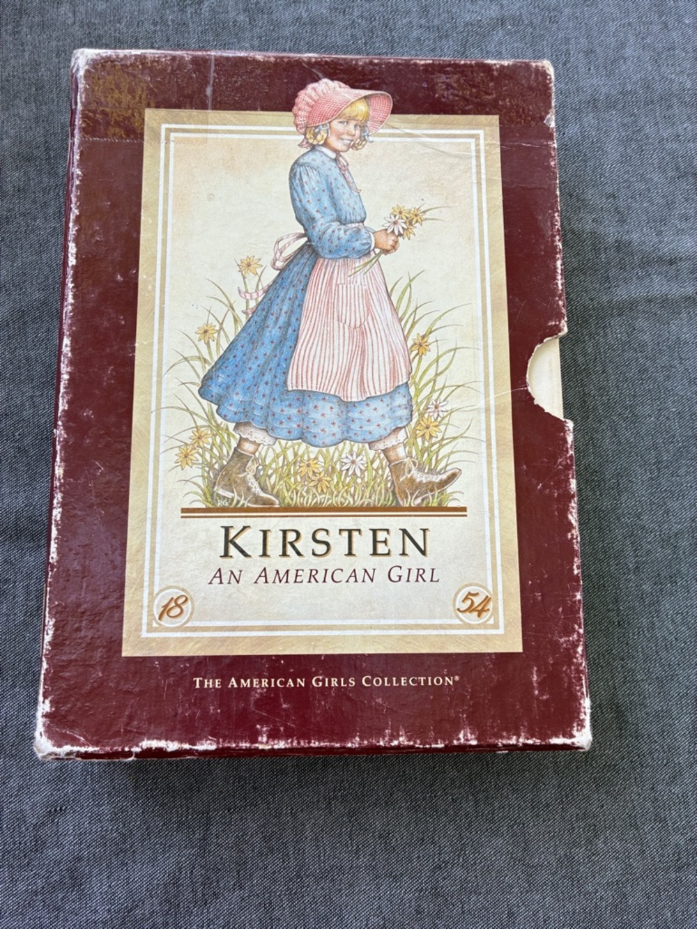 American Girl Kirsten Book Box - Maroon, Cream, Blue. Ventige